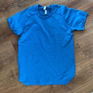 Men’s lululemon athletic shirt